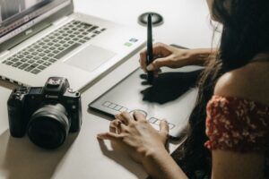 Read more about the article Chỉnh podcast bằng cách sửa văn bản: một tuần làm thật với Descript