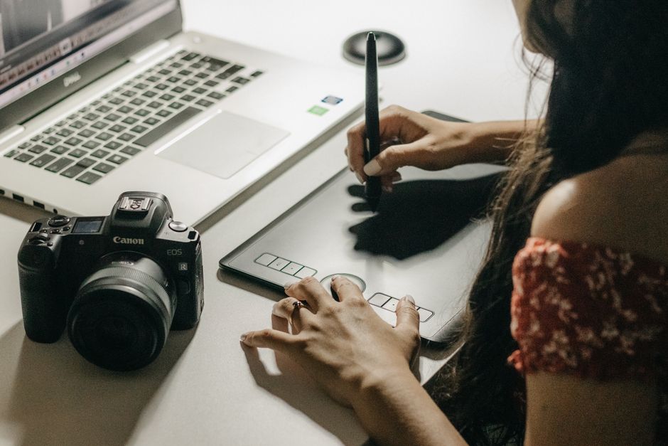 Read more about the article Chỉnh podcast bằng cách sửa văn bản: một tuần làm thật với Descript