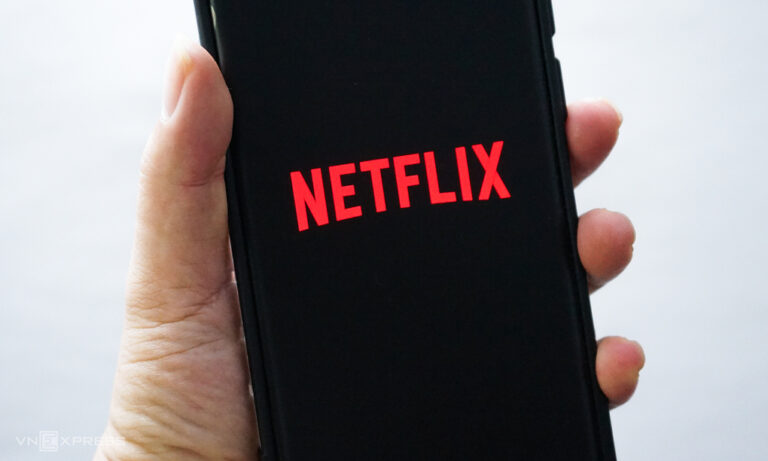 Logo Netflix hiển thị trên một mẫu smartphone chạy Android. Ảnh: Bảo Lâm