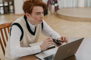 Read more about the article Nhờ Gmail tóm tắt chuỗi 40 email của sếp: thử 3 lần mới ra kết quả